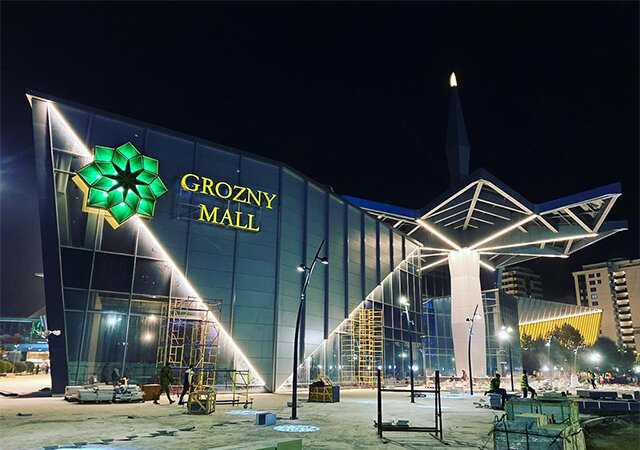 Сити молл санкт-петербург пионерская. Что означает торговый центр молл. Торговый центр в малайзии. Американский торговый центр. Торгово-развлекательный центр «грозный молл».