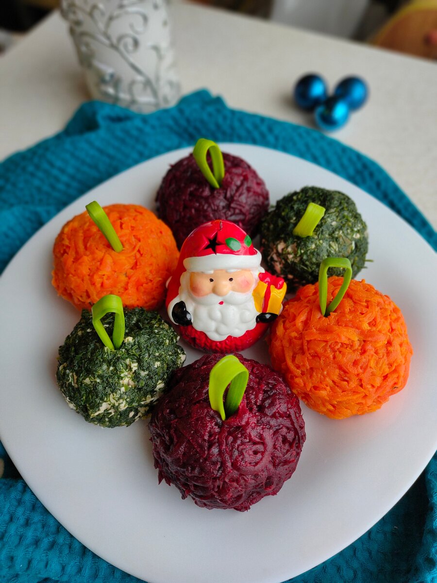 салат шары на новый год. салат новогодние шары. закуска новогодние шарики. новогодние блюда. красивые закуски.