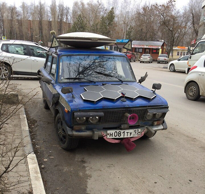 Это что солнечные батареи?! Ах нет, это пчелиные соты))))