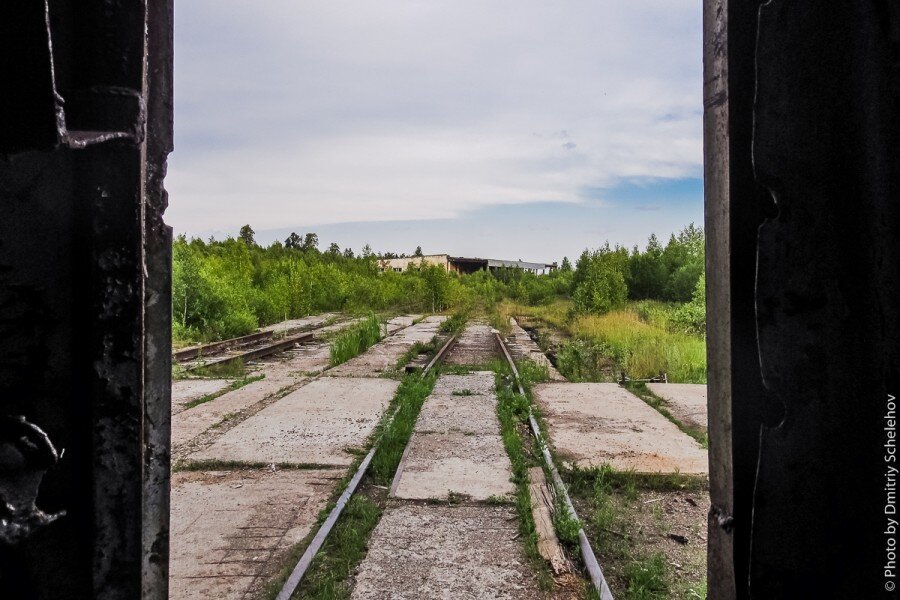 Вид из ворот ремонтно-эксплуатационного тепловозного депо БЖРК