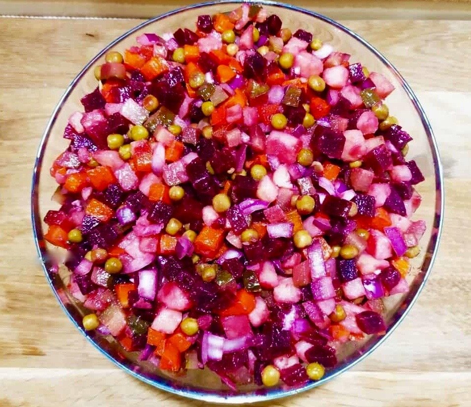 Витаминная бомба: рецепт салата из вареной свеклы и сырой моркови