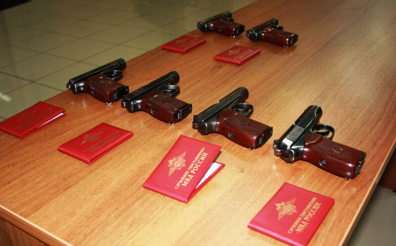 Порядок выдачи стрелкового оружия и боеприпасов. Табельное оружие мвд. Прием оружия и ящиков с боеприпасами. Порядок хранения учебного оружия. Выдача и хранение табельного оружия.