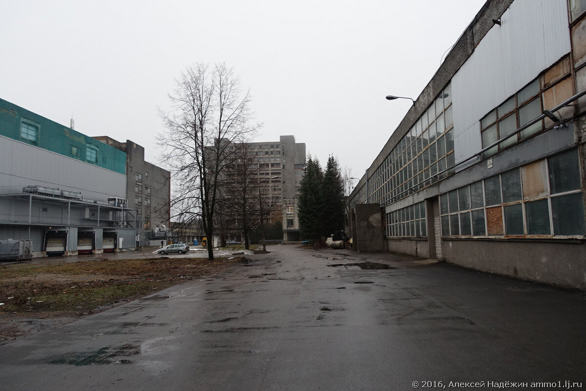 Город радиозавод. Рижский завод радиотехника СССР. На заводе радиотехника в Латвии. Завод радиотехника в Риге сейчас. Завод Попова радиотехника в Латвии.