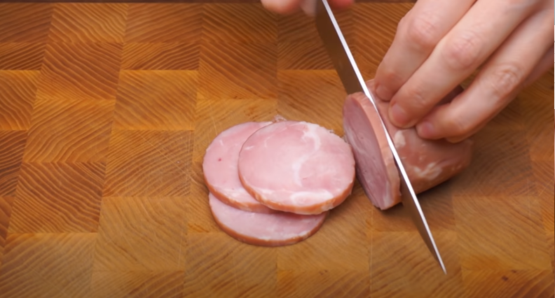 Колбасу можно использовать любую