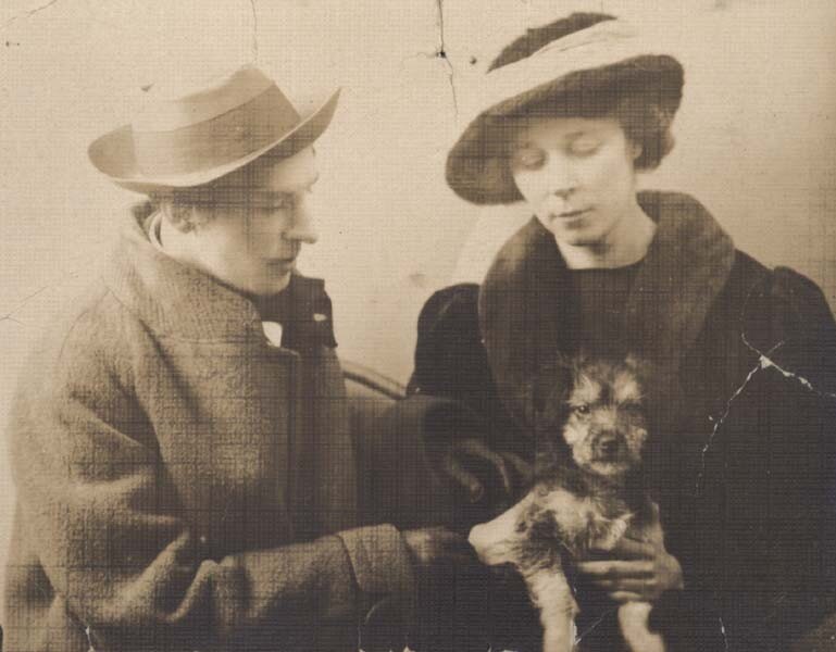 Борис Пронин с супругой и той самой собачкой.