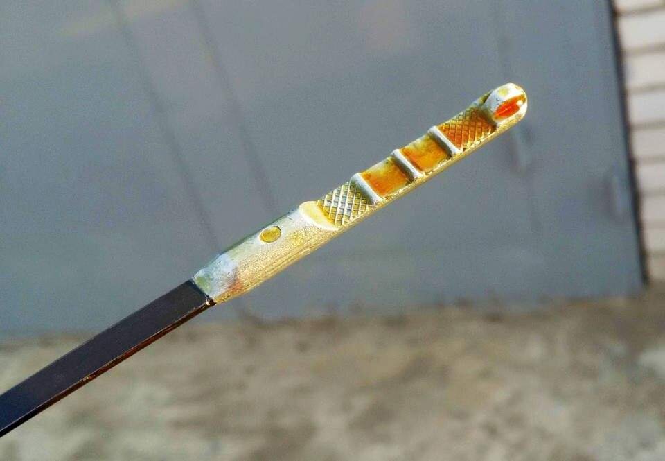 Бензин в масле меняет его вязкость, цвет и запах