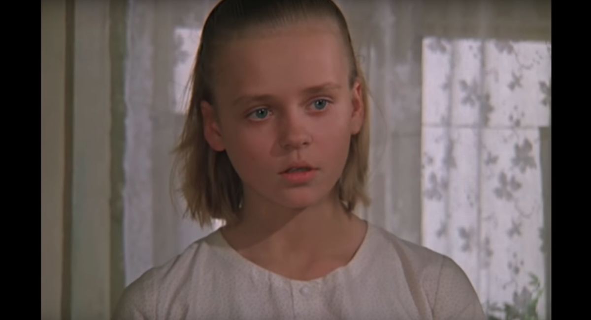 Если бы не трагедия, собственная дочь Павлу ещё лет 13 точно не была нужна. Кадр из фильма "Мужики". 