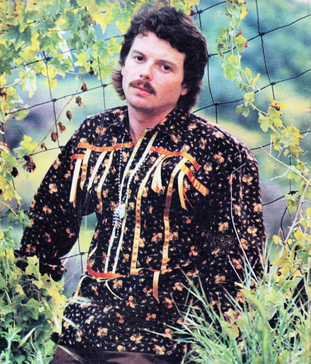 Маккензи скотт американская писательница. Scott mackenzie 1974 album. Маккензи скотт. Скотт певец. Скотт маккензи певец.