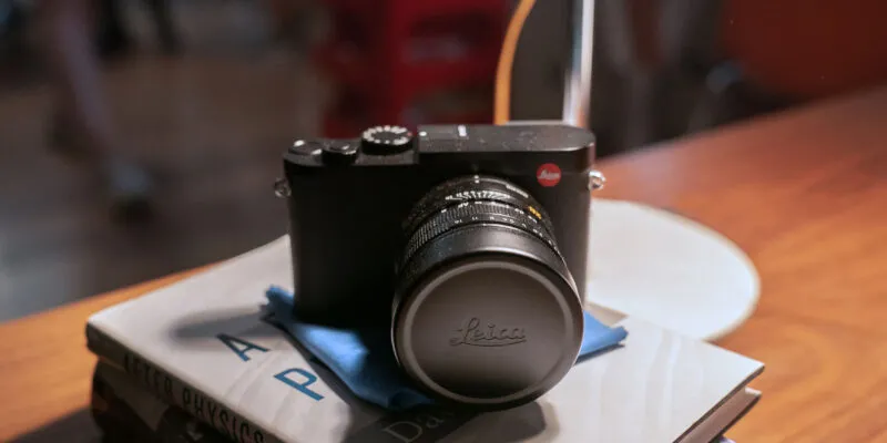 Камера Leica на съемочной площадке фильма «Не время умирать» производства студий EON Productions и Metro Goldwyn Mayer. Фото: Никола Дав /Nicola Dove. © 2021 DANJAQ, LLC AND MGM. Все права защищены