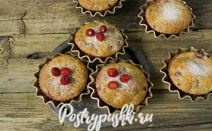 Вкусно и быстро приготовить маффины можно на кефире. Использование силиконовых формочек сделает кулинарный процесс еще более комфортным. Порадуйте себя и близких аппетитным угощением.