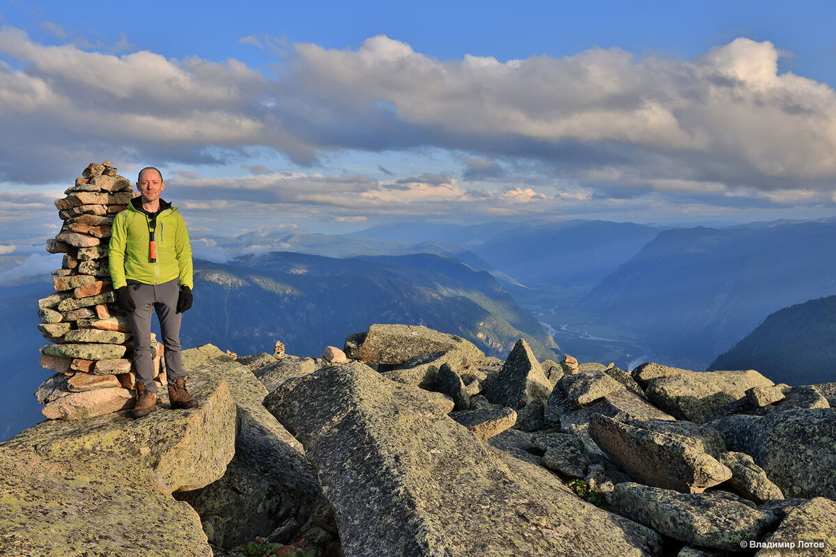 на вершине Алтын-Туу