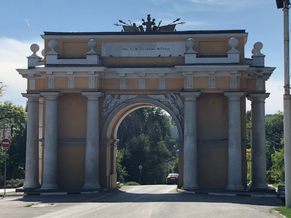 Арка в Новочеркасске. Фото Е.Стоун