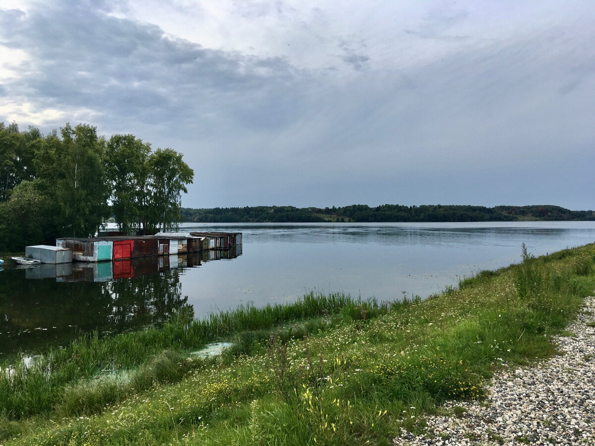Набережная Волги в маленьком городе Наволоки Ивановской области (фото автора) 