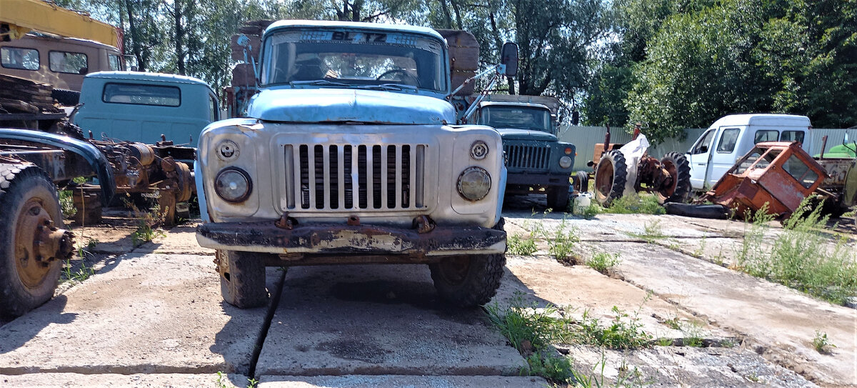 техника в пункте металлоприема