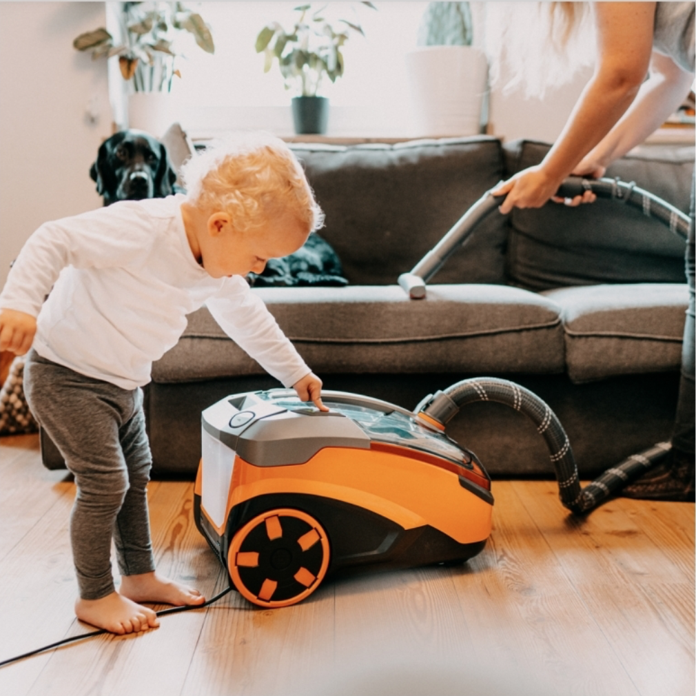 Как пылесос Thomas Pet & Family Parquet Pro упростил нашу повседневную  жизнь с младенцем и двумя собаками | Thomas Russia | Дзен