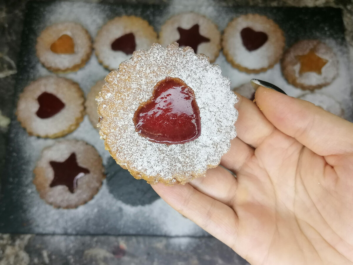 Линцерское миндальное печенье с джемом