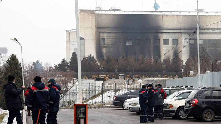 Центральные СМИ с запозданием и осторожно освещают попытку военного переворота и захвата власти в одном из важнейших государств на постсоветском пространстве. Но анализируя различные, не такие известные источники, картину произошедшего (а значит понять будущее) можно.