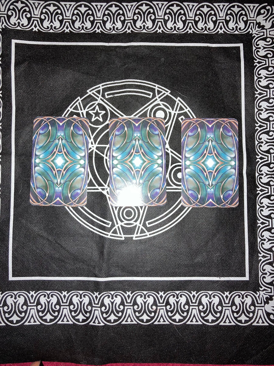 Выбирайте карту слева на право 1, 2, 3.