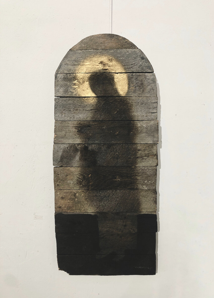 Максим Демин "Работа номер 10" из серии "Lignum" дерево, обжиг, смешанная техника.