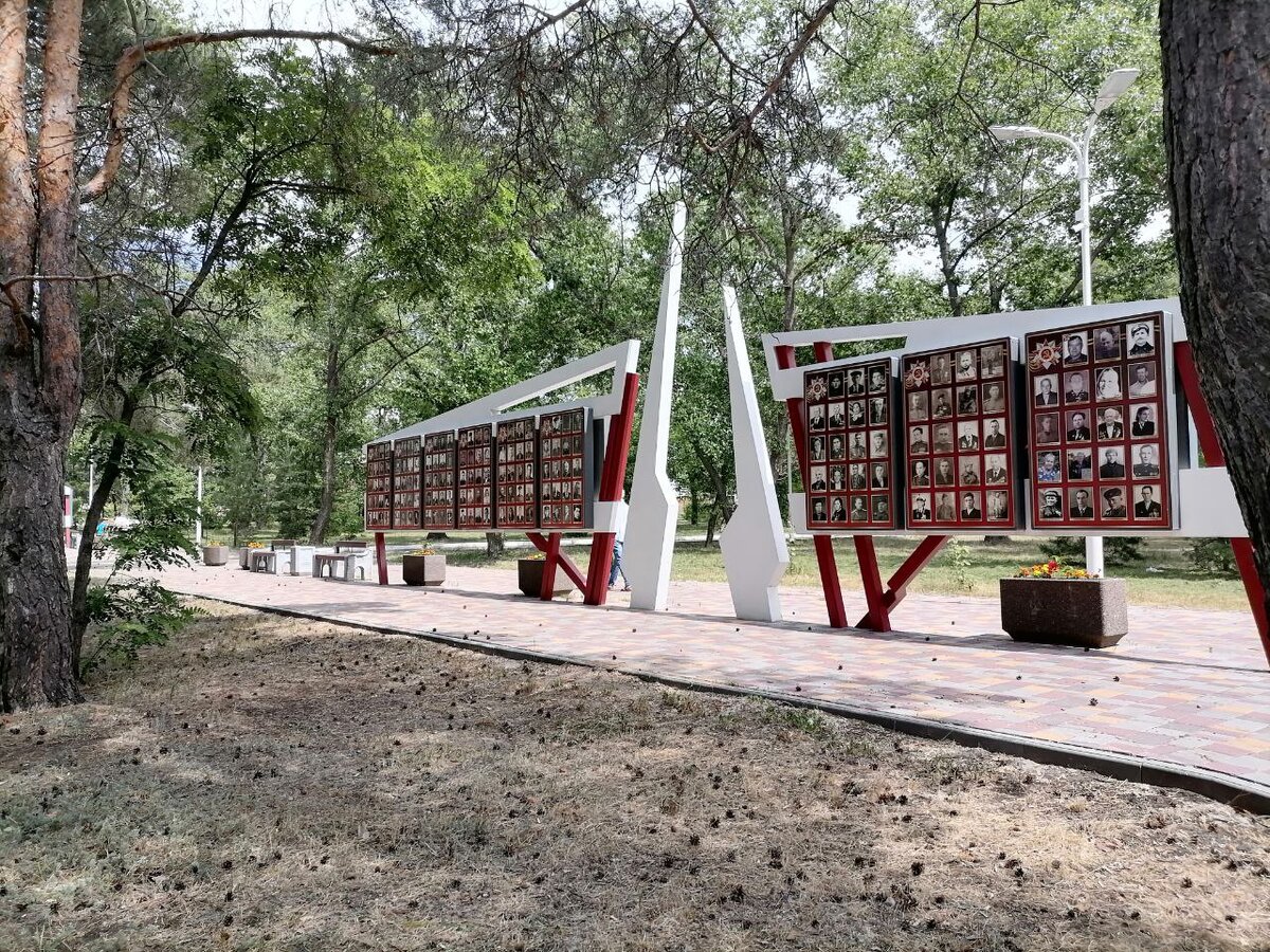 Таких стендов несколько, я сфотографировала только 2 последних