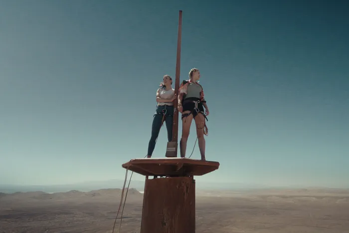 Кадр из фильма Fall. Режиссер: Скотт Манн. Оператор: МакГрегор. Производство: Capstone Studios, Tea Shop & Film Company. Показ в России: Global Film