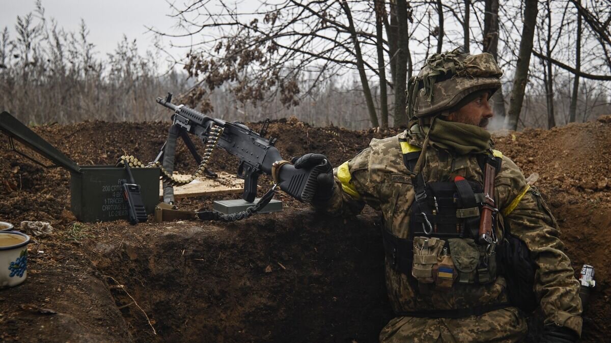    Военнослужащий ВСУ© AP Photo / Roman Chop