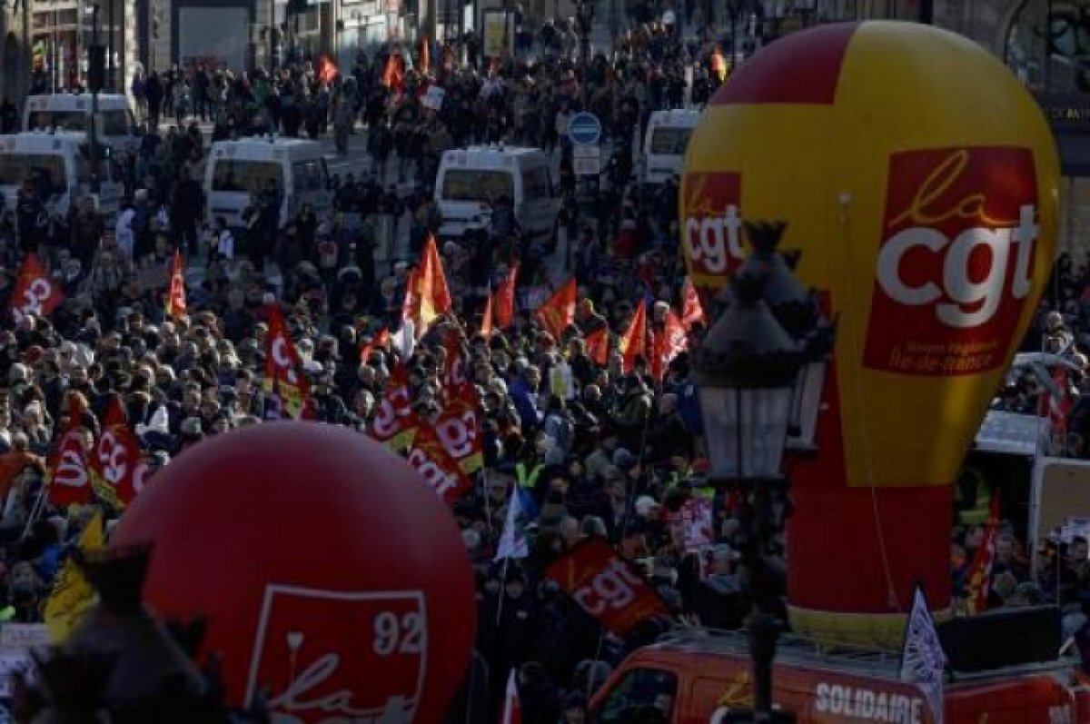    В Париже началась третья акция протеста против пенсионной реформы