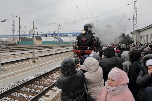 Ретро-поезд прибывает на вокзал Батайска. Фото пресс-службы СКЖД. 
