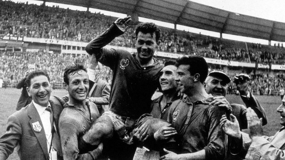 Французские футболисты завоевавшие бронзовые медали.