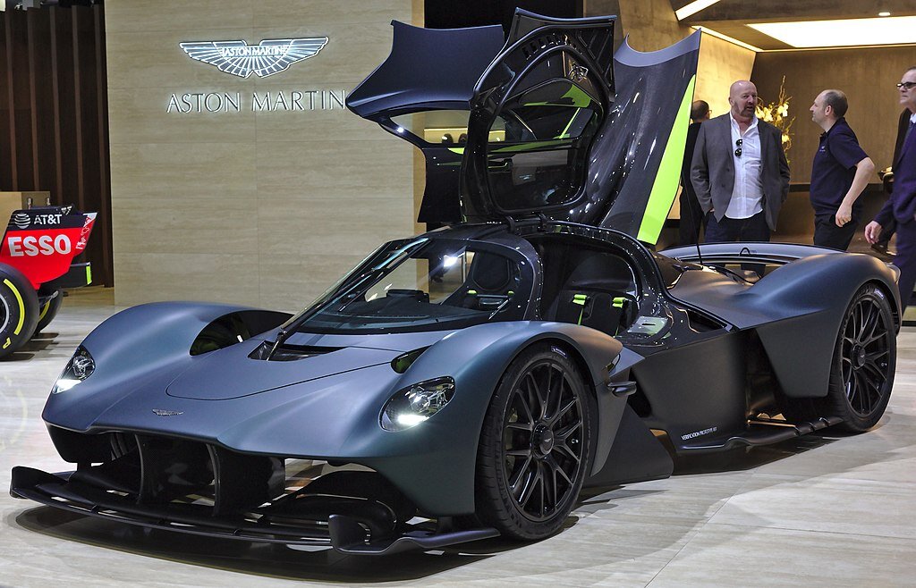 Дорожная версия Aston Martin Valkyrie
