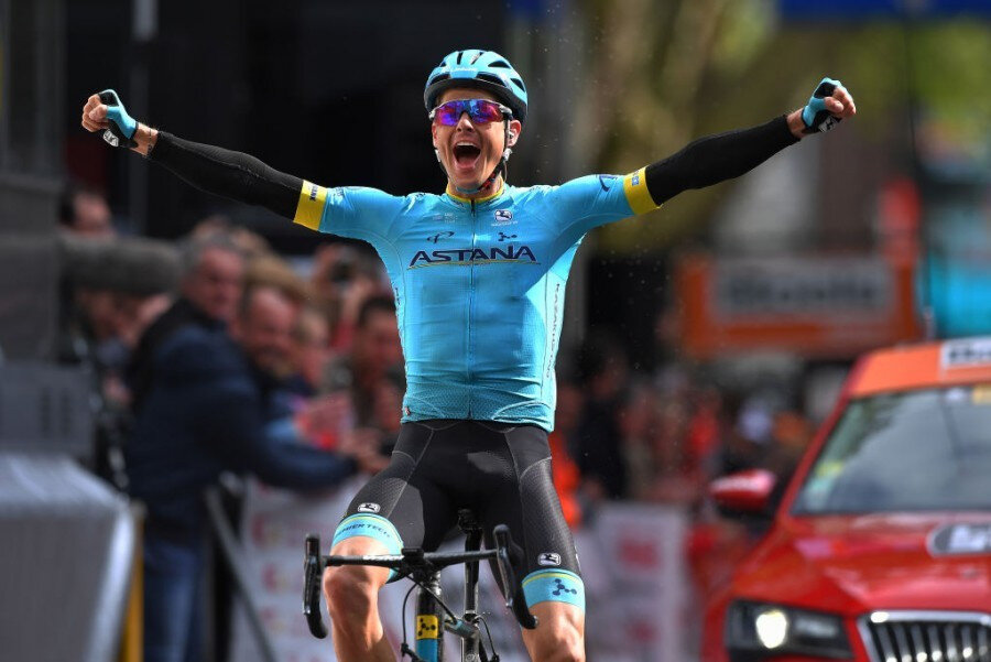 Якоб Фульсанг побеждает на "Льеж - Бастонь - Льеж" в 2019 году.