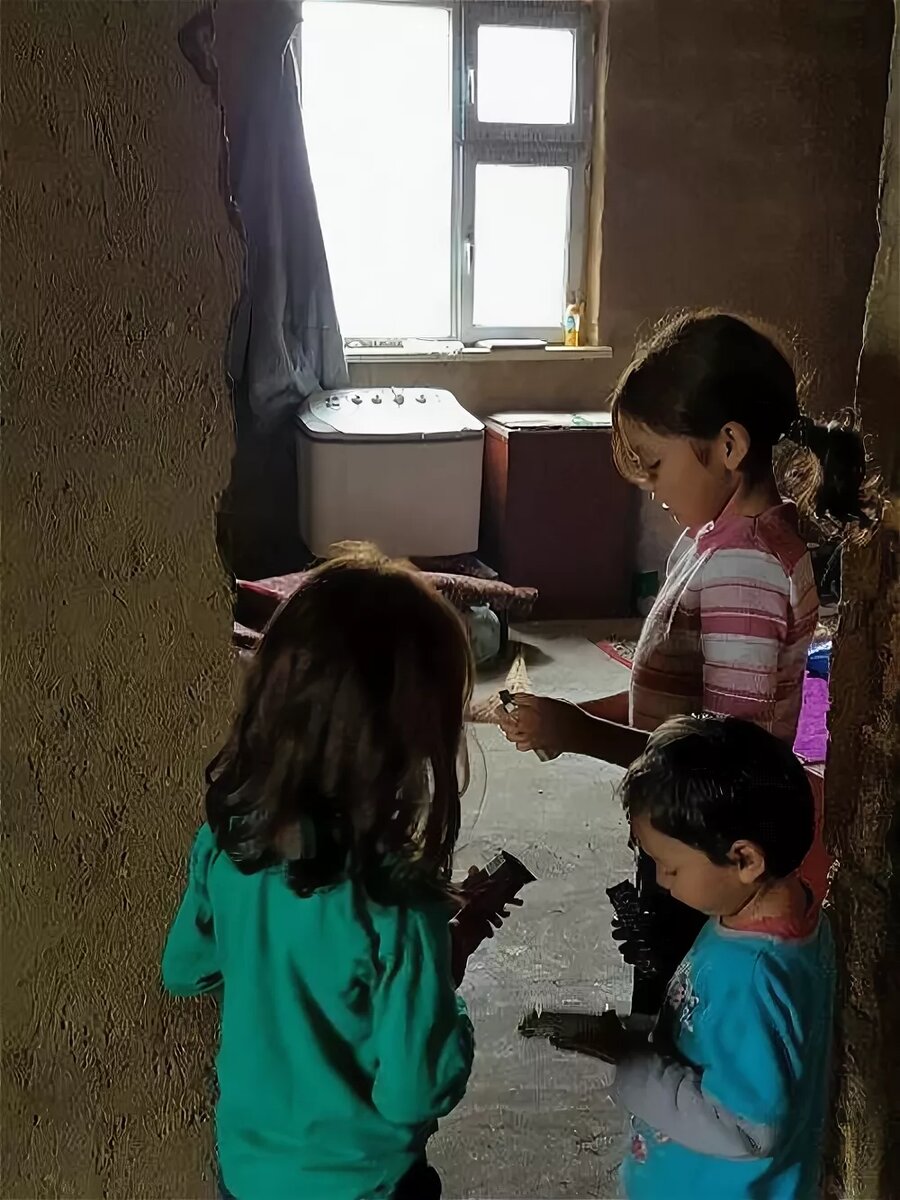 дети в детских домах. видео детей живущих без родителей. фото родителей без детей. не благопалучная семья. видео детей живущих без родителей.