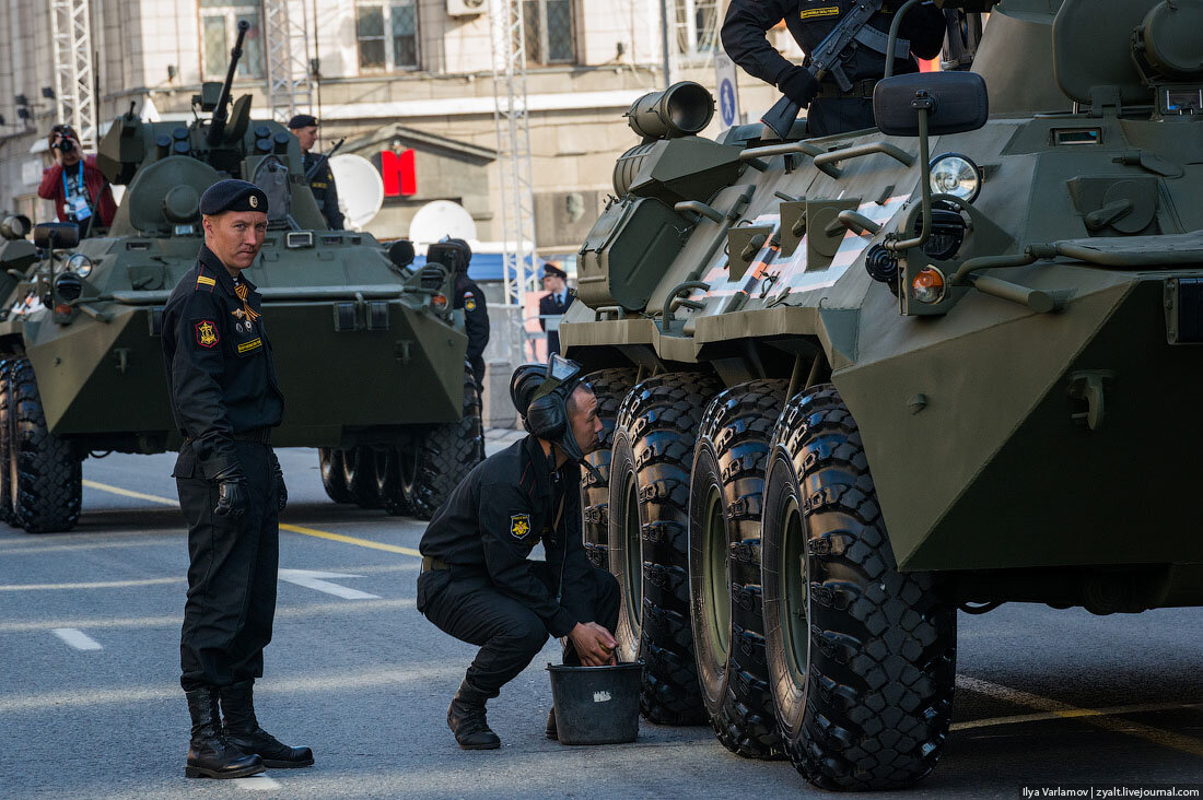 Заряжено ли оружие у военных на Параде Победы? | Русский ОРУЖЕЙНИК | Дзен