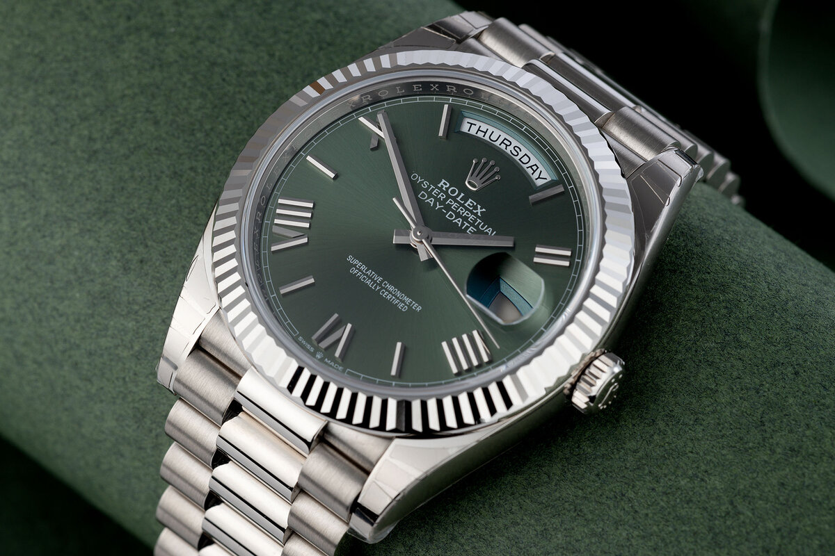 Rolex oyster perpetual day date green. Rolex day-date 1132161. Часы day date. Orient cev0j003dy. Rolex day date 41.