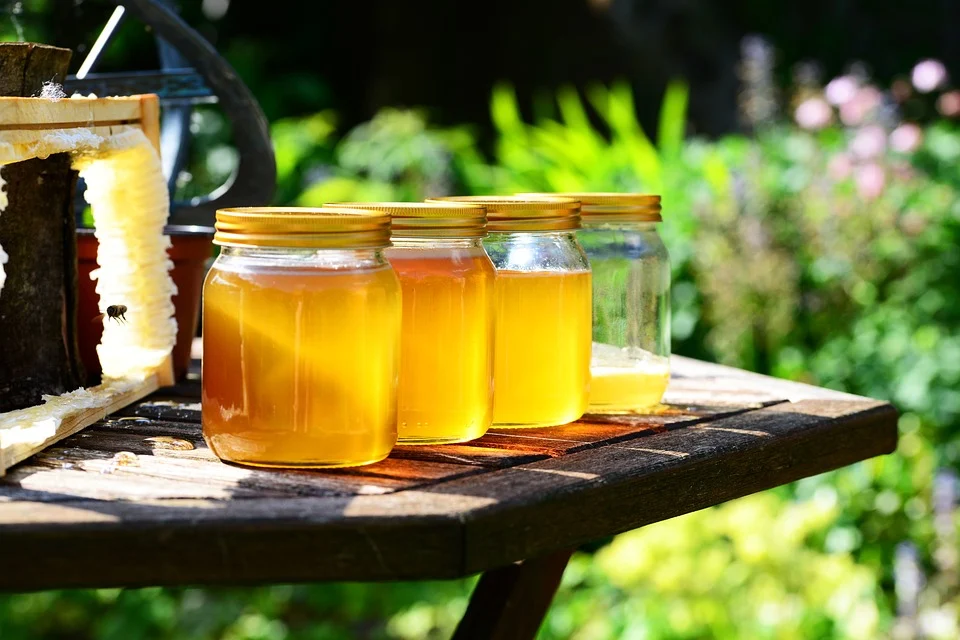 https://pixabay.com/photos/honey-jars-harvest-bees-frame-352205/