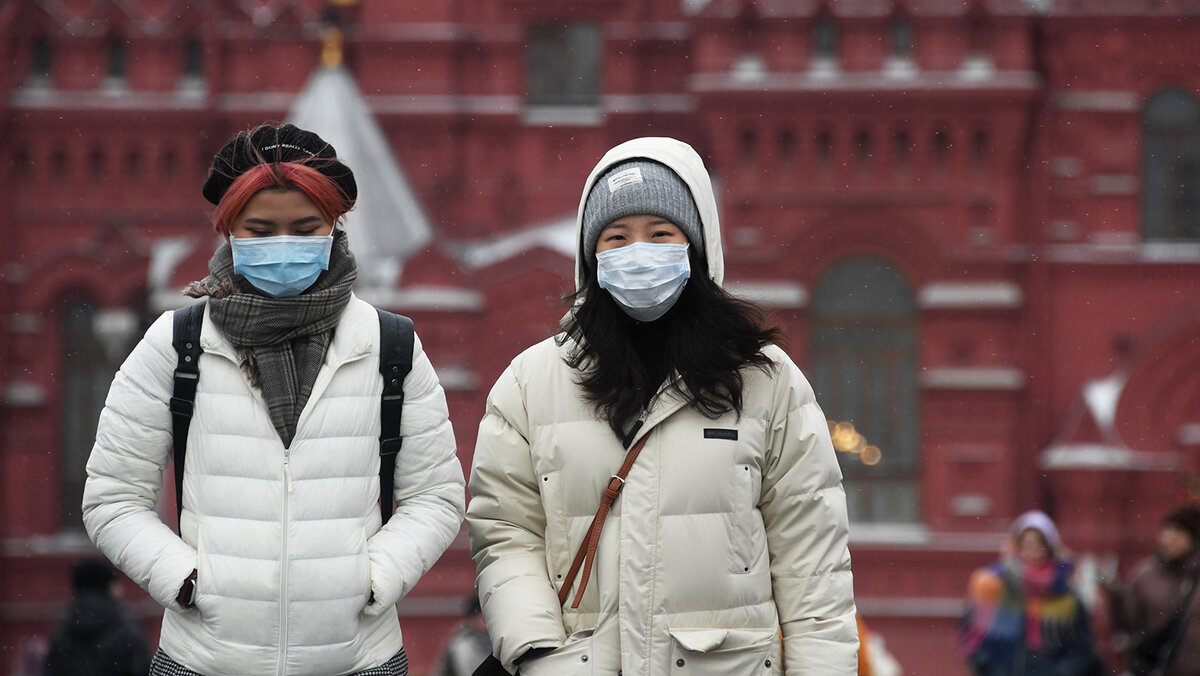 Люди всё больше и больше поддаются страху. Мы обречены носить маски до конца года?