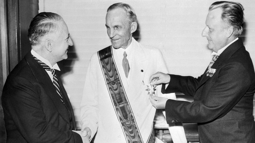 Генри Форд получает Железный крест Германского Орла © Bettmann Gettyimages.ru