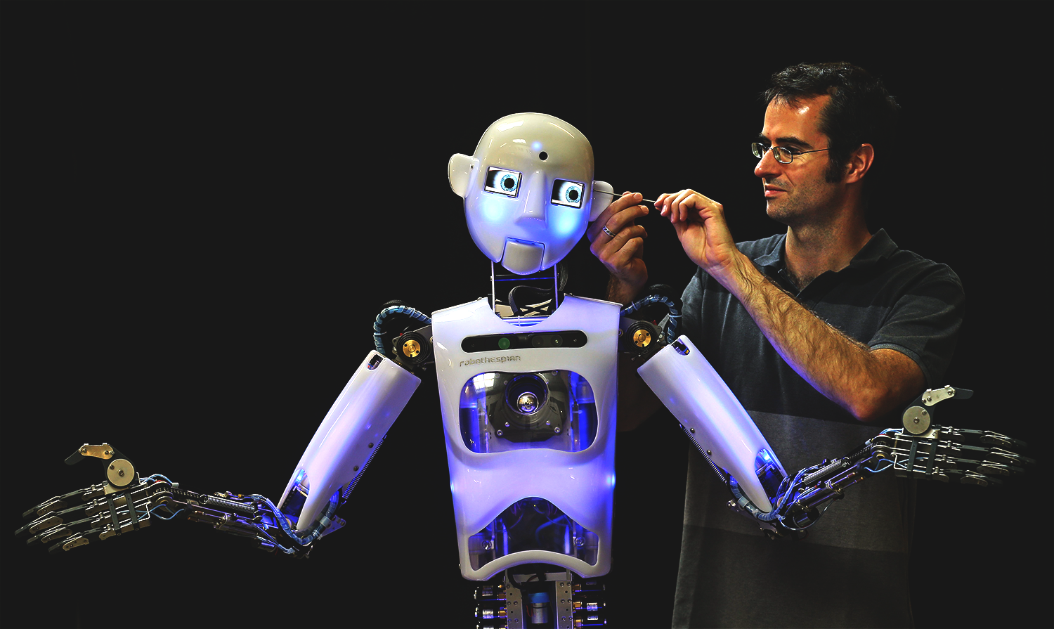 Где изобрели роботов. Робот. Робототехник профессия. Современные роботы. Робот настоящий.