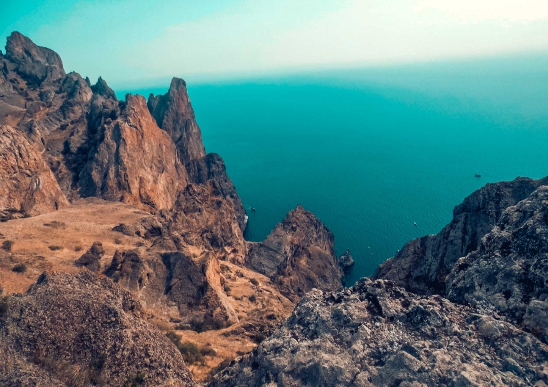 Вулканический массив Кара-Даг. (Фото взято из интернета)