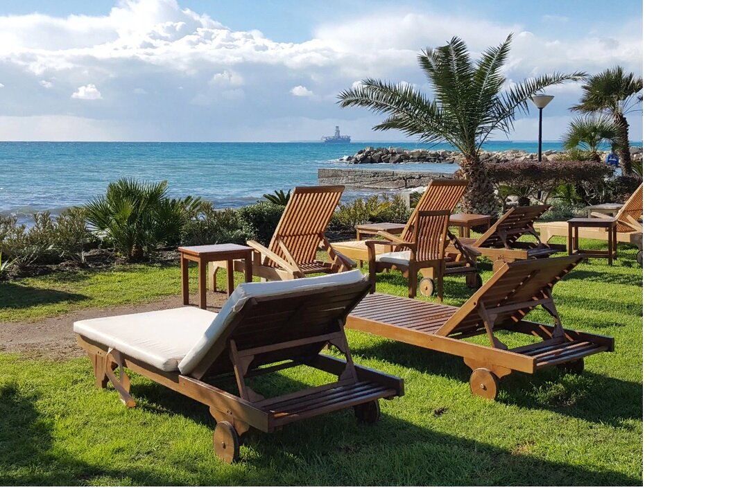 Партер пляжа  Аматус  beach отеля в Лимассоле.