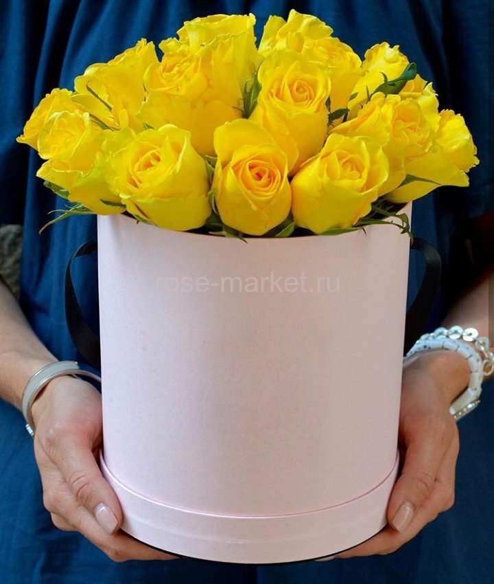 15 жёлтых роз в коробке