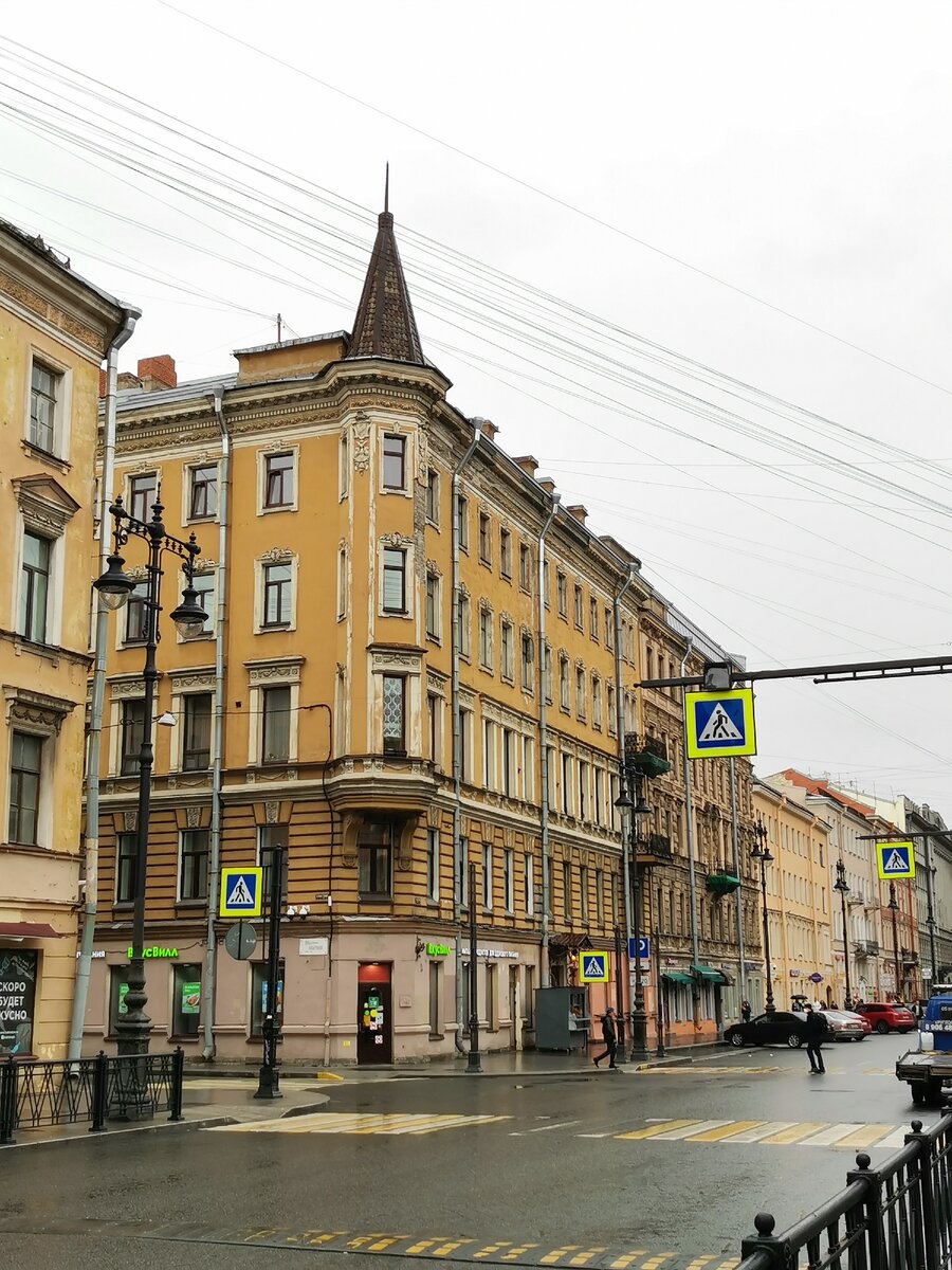 Как в Петербурге портят парадные старых домов | О путешествиях и не  только😉 | Дзен