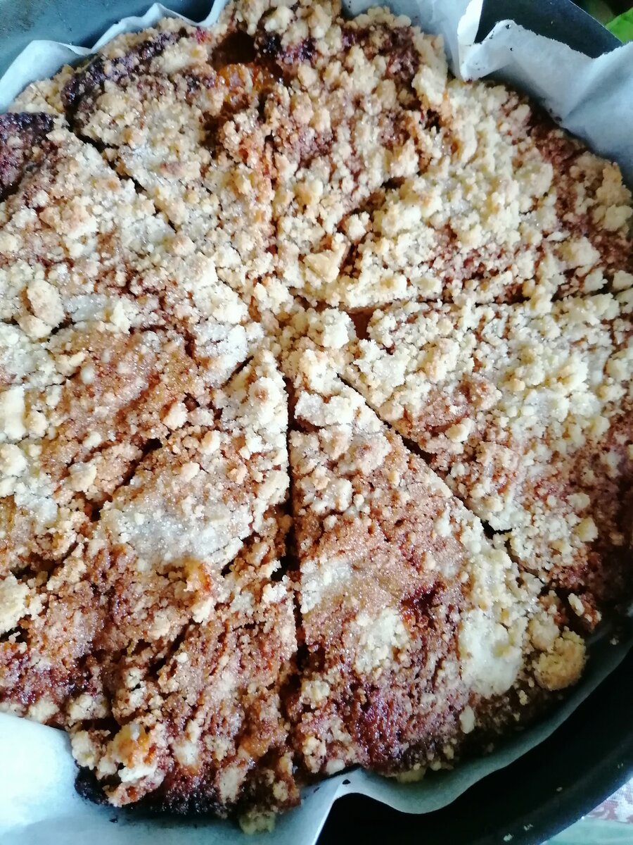 А про этот пирог я немного забыла. Не пригорел, но уж сильно "песочный" получился. Фото мое