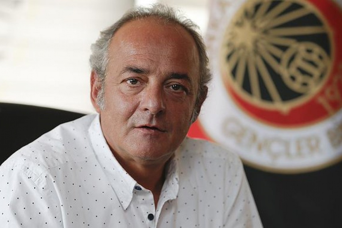  SPORANKİ 10.YIL
Murat Cavcav'dan bayram mesajı
GENÇLERBİRLİĞİ HABERLERİ
 24 MAYIS 2020
   
Murat Cavcav'dan bayram mesajı 
SPORANKİ CANLI YAYININDA GENÇLERBİRLİĞİ KONUŞULDU. İŞTE O PROGRAM...

https://www.youtube.com/watch?v=6uqK4rMrN3w

Gençlerbirliği Başkanı Murat Cavcav'dan bayram mesajı geldi. Başkab Cavcav bayram mesajında şu ifadeleri kullandı.

"Ramazan Bayramı'nı en içten dileklerimle kutlar; bayramın, güzel ve sağlıklı günlerin habercisi olmasını temenni ederim."

Murat Cavcav