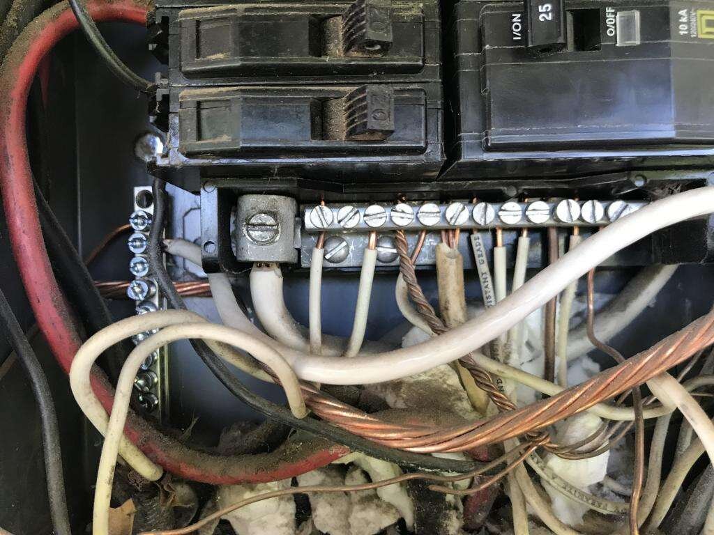 Рисунок 2: Нулевая шина требует постоянного контроля и периодического обслуживания