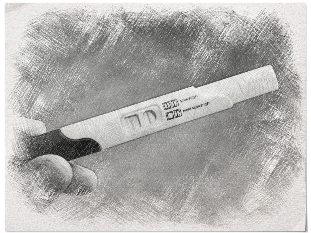 Белые полосы на тесте на беременность: причины светлых полос