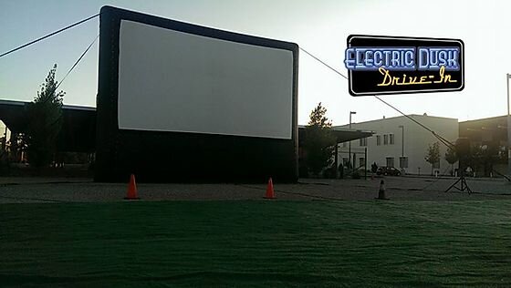 Кинотеатр в Лос-Анджелесе. Фото https://www.electricduskdrivein.com/gallery