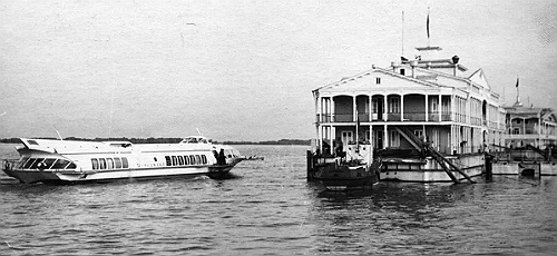 "Метеор" причаливает. Старое фото.