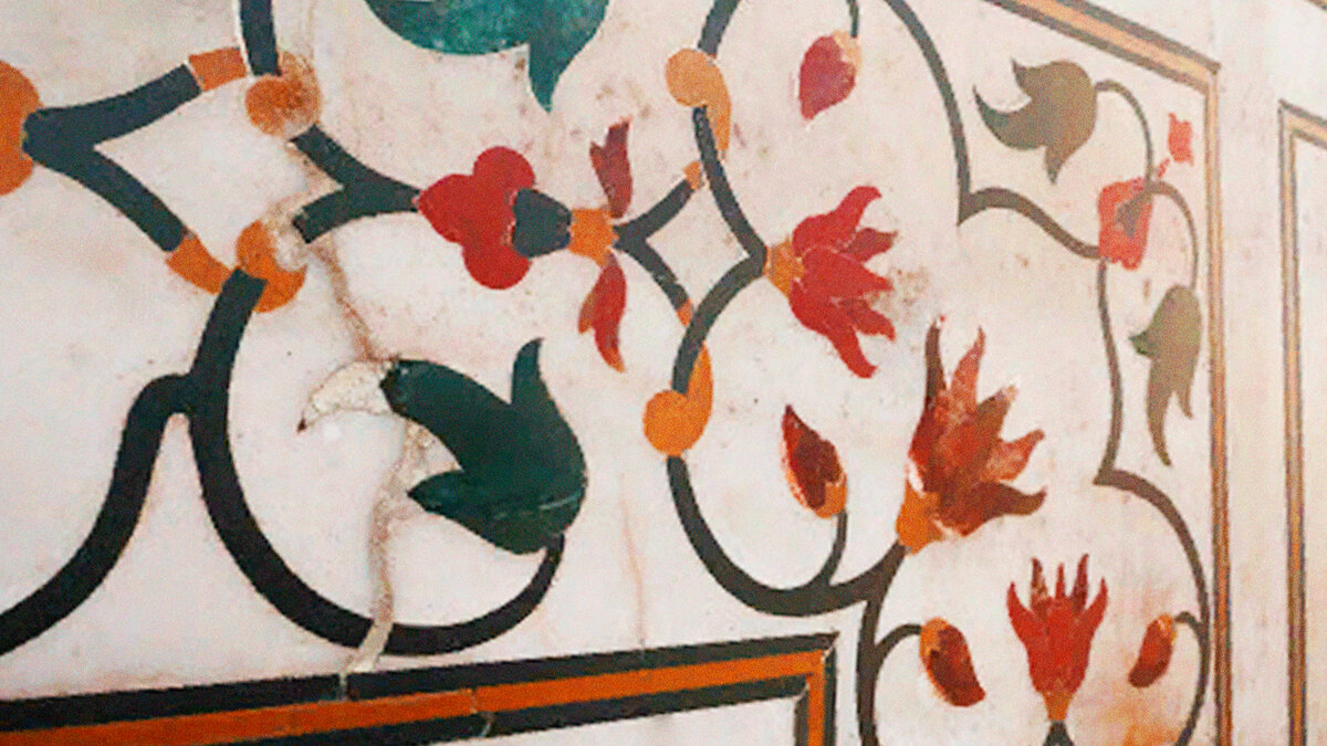 Камни понемногу вытаскивают