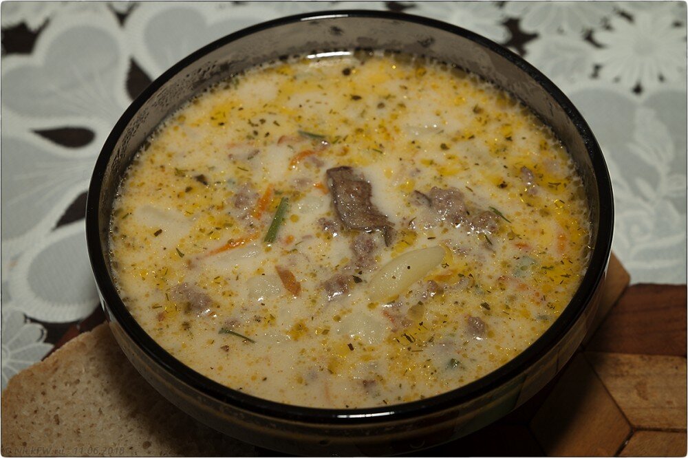 1. Сырный суп с грибами и фаршем [© NickFW.ru]